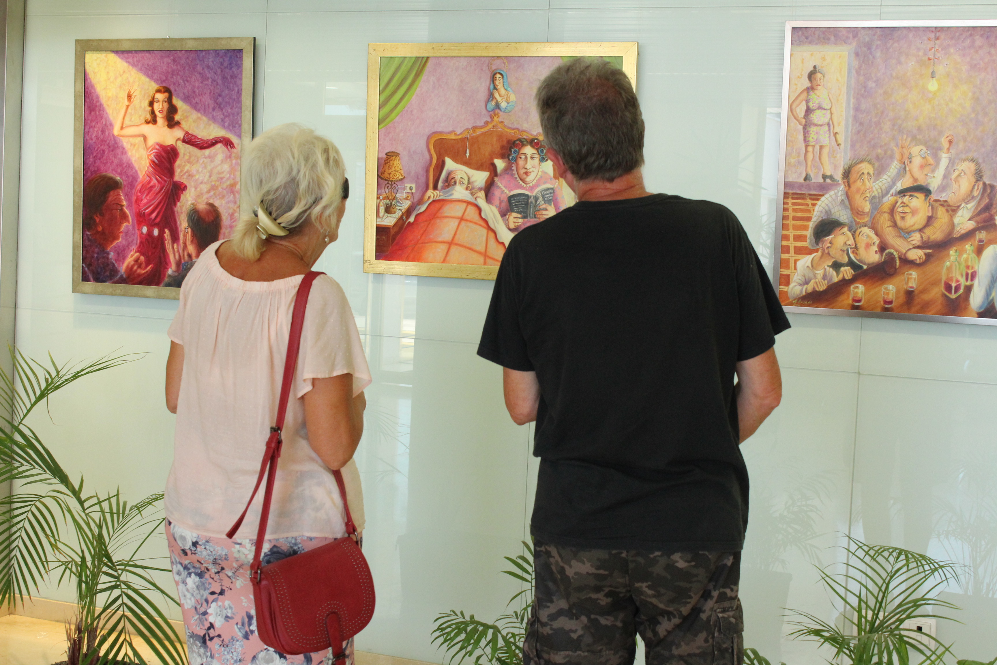 Hospital Comarcal de la Axarquía acoge exposición 'Terapeutic' del pintor Antonio Aranda -